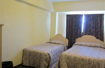 Traveler'S Hotel 萨利纳斯 外观 照片